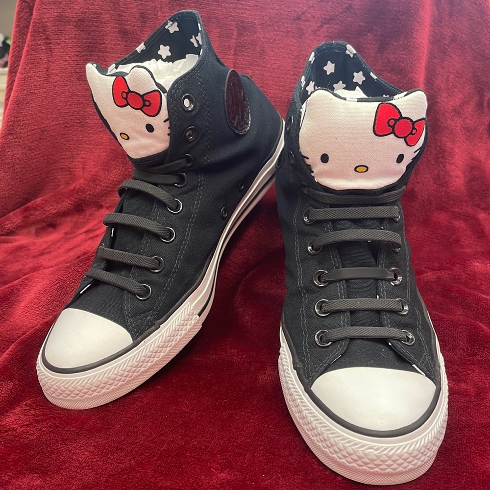 ⭐️ Converse ⭐️ Rare Hello Kitty Chuck Taylor All Stars Size 10.5 Women 8.5 Men